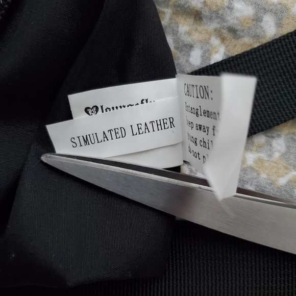 Harry Potter Slytherin  Loungefly Crossbody Bag. - Picture 3 of 9